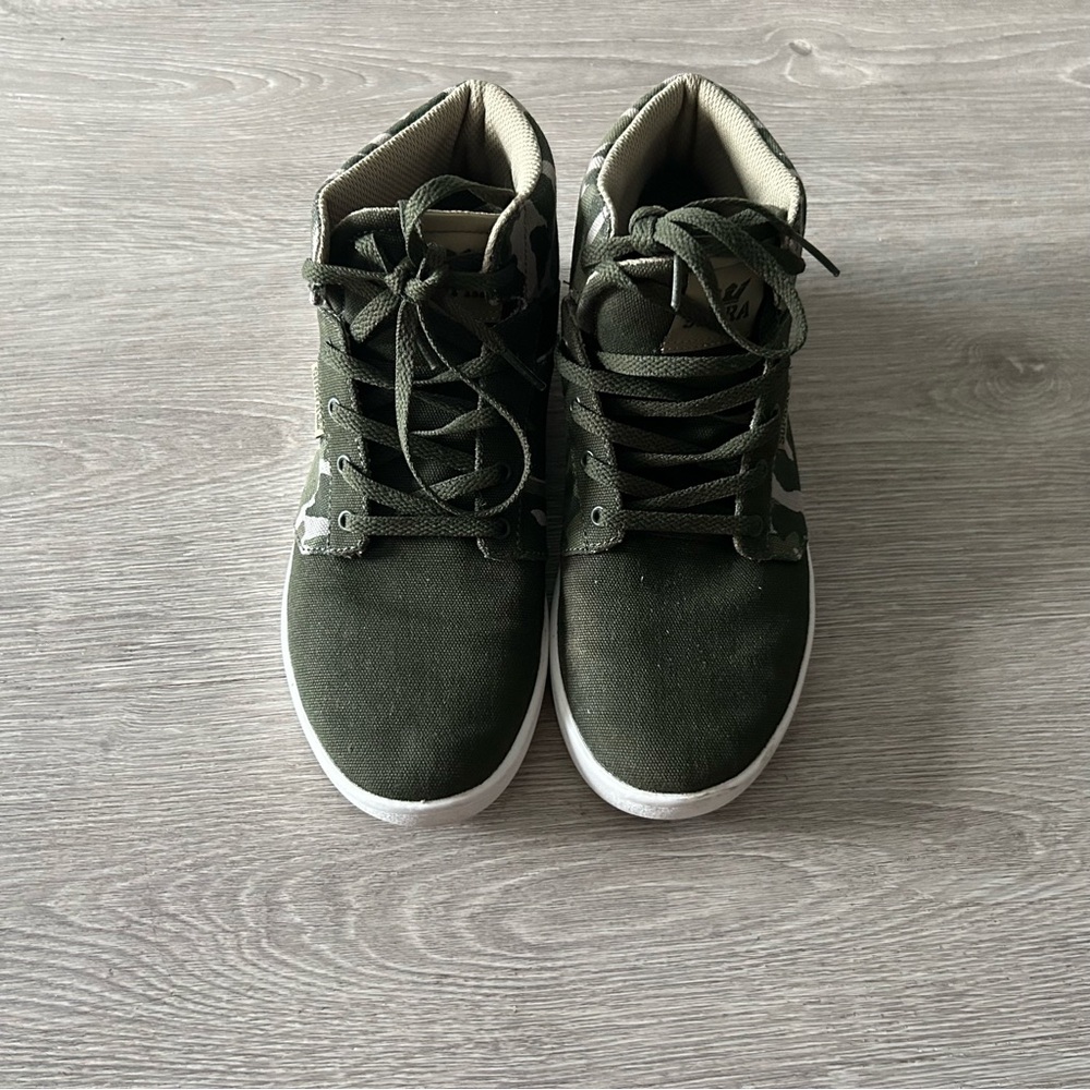 Stylish Green High-Top Women's Sneakers